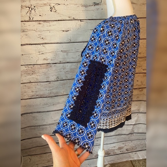 Crown & Ivy M 3/4 sleeve crochet top - Picture 2 of 5